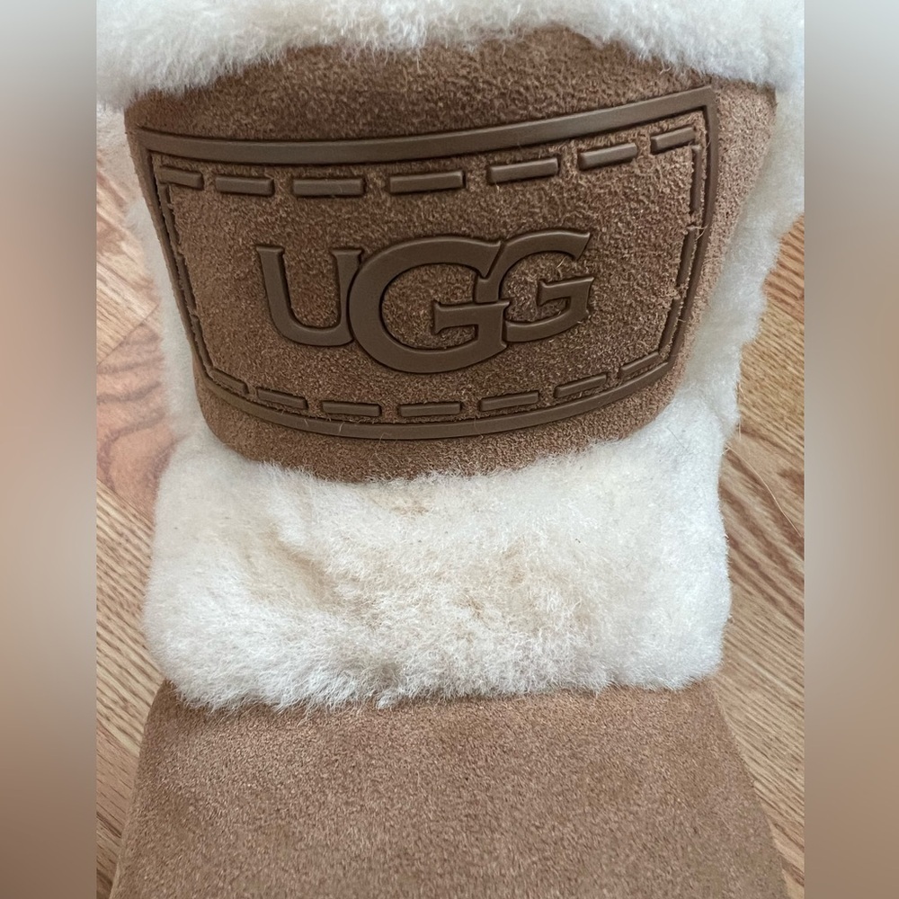 UGG Classic Chillapeak Genuine Shearling
Trimmed Boot Size 8 NWOT - Picture 12 of 15